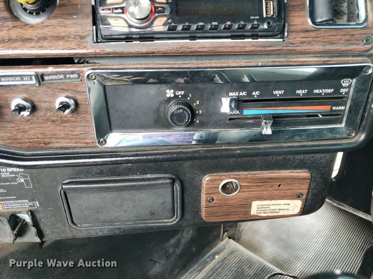 image for item DP7947 2000 Freightliner FLD  semi truck