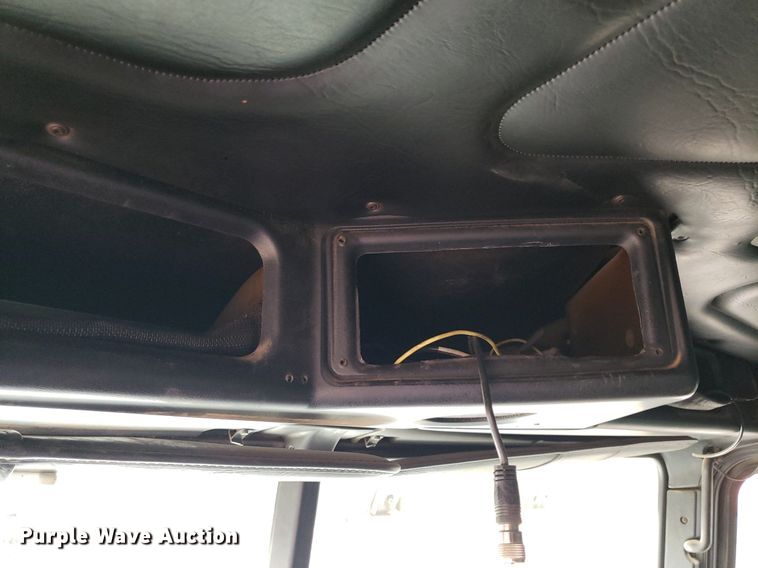 image for item DP7947 2000 Freightliner FLD  semi truck