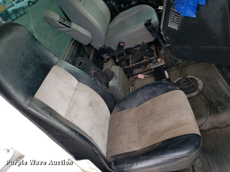 image for item DP7947 2000 Freightliner FLD  semi truck