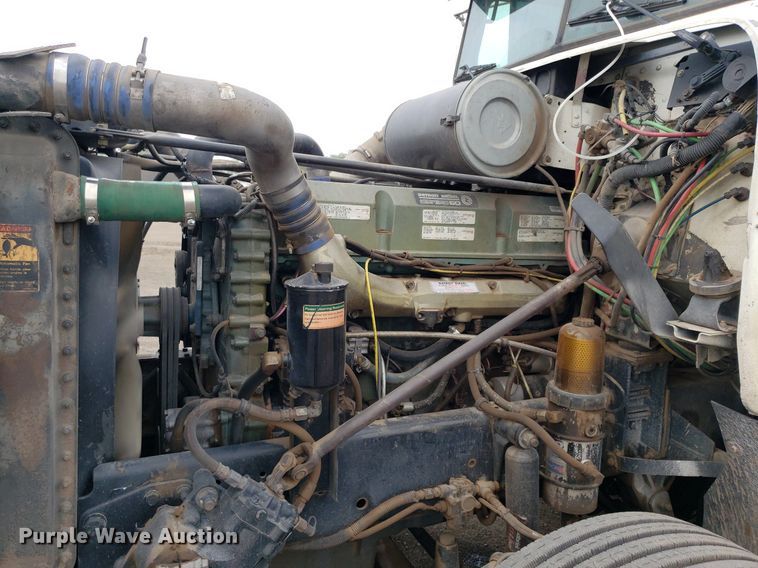 image for item DP7947 2000 Freightliner FLD  semi truck