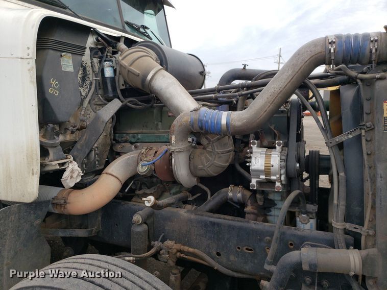 image for item DP7947 2000 Freightliner FLD  semi truck