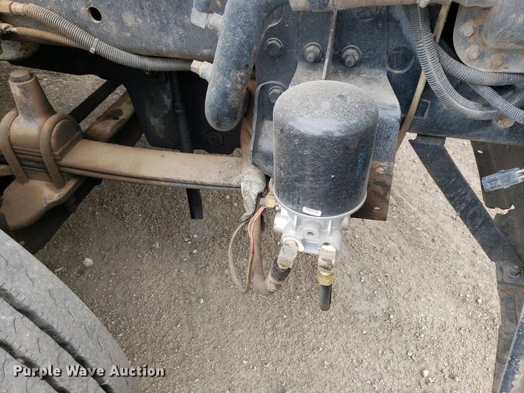 image for item DP7947 2000 Freightliner FLD  semi truck