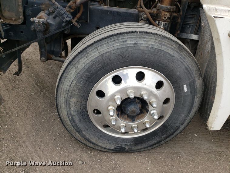 image for item DP7947 2000 Freightliner FLD  semi truck