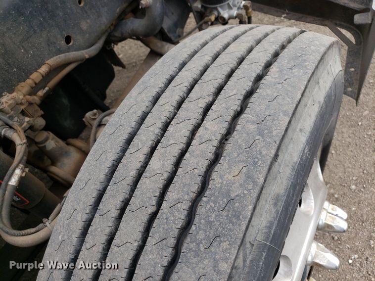 image for item DP7947 2000 Freightliner FLD  semi truck