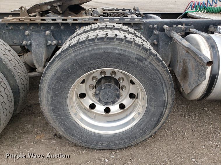 image for item DP7947 2000 Freightliner FLD  semi truck