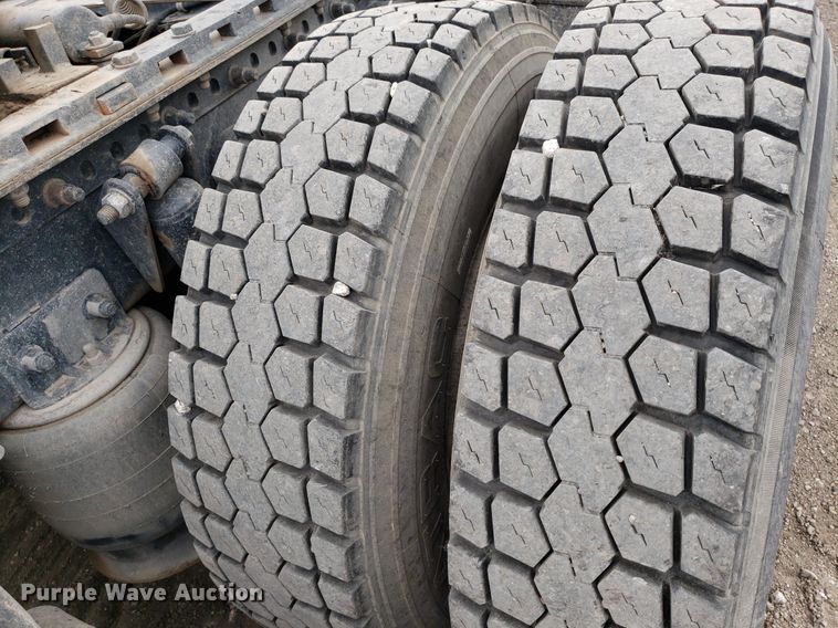 image for item DP7947 2000 Freightliner FLD  semi truck