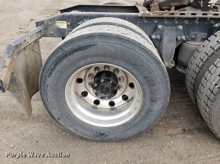 image for item DP7947 2000 Freightliner FLD  semi truck