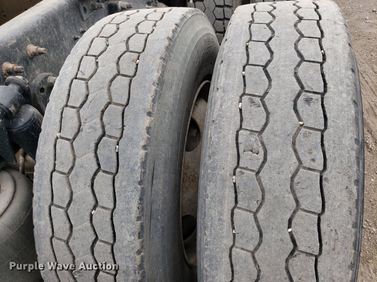 image for item DP7947 2000 Freightliner FLD  semi truck