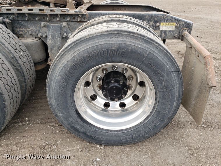 image for item DP7947 2000 Freightliner FLD  semi truck