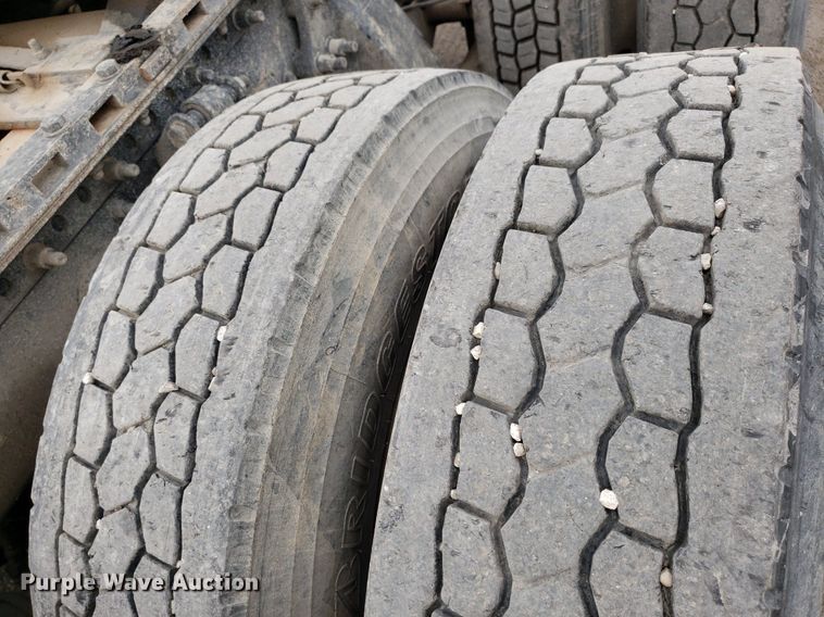 image for item DP7947 2000 Freightliner FLD  semi truck