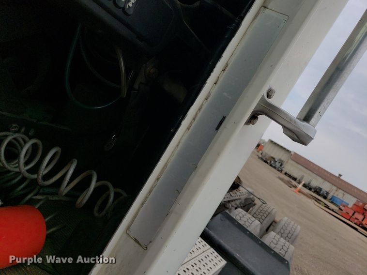 image for item DP7947 2000 Freightliner FLD  semi truck