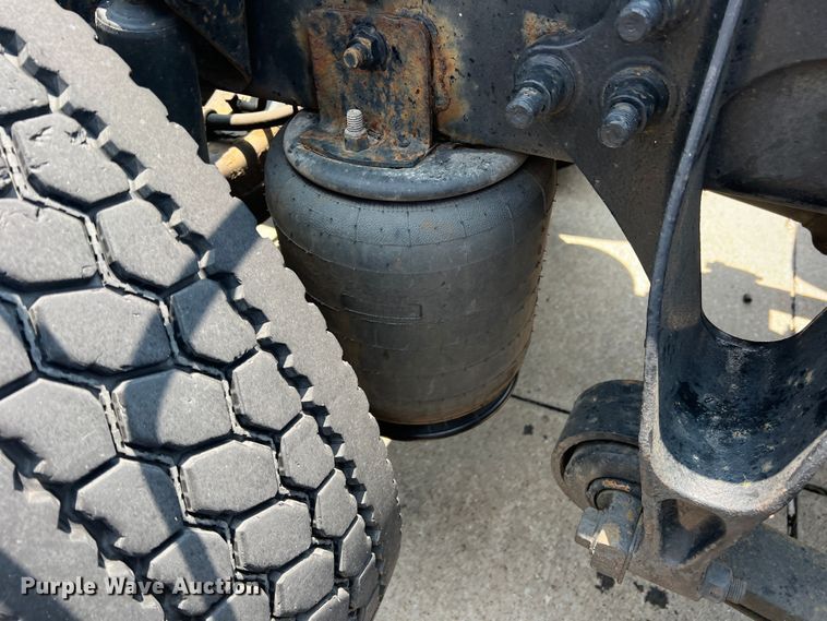 image for item DR5738 2009 International ProStar  semi truck