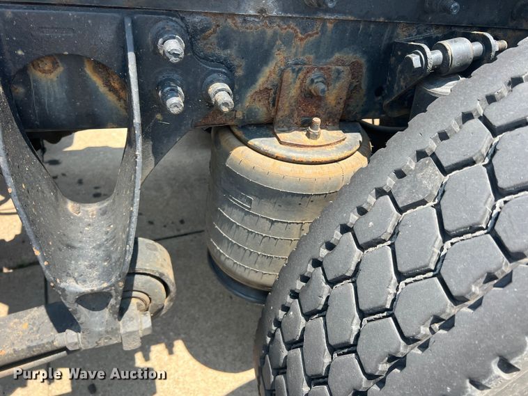 image for item DR5738 2009 International ProStar  semi truck