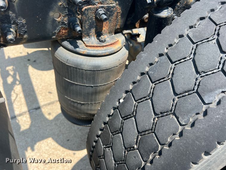 image for item DR5738 2009 International ProStar  semi truck