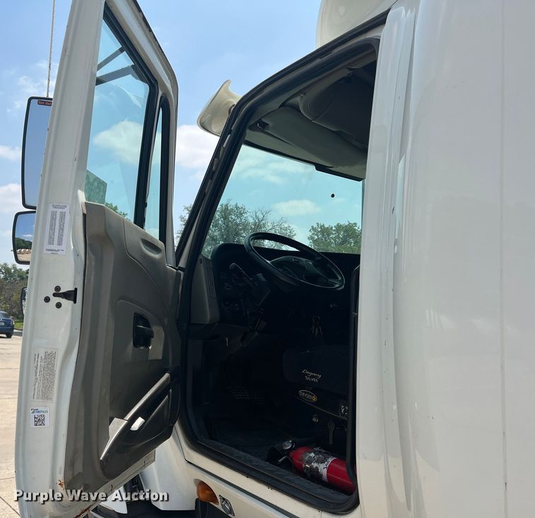 image for item DR5738 2009 International ProStar  semi truck