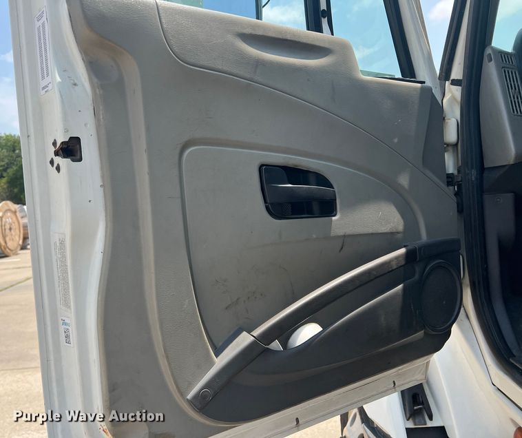 image for item DR5738 2009 International ProStar  semi truck