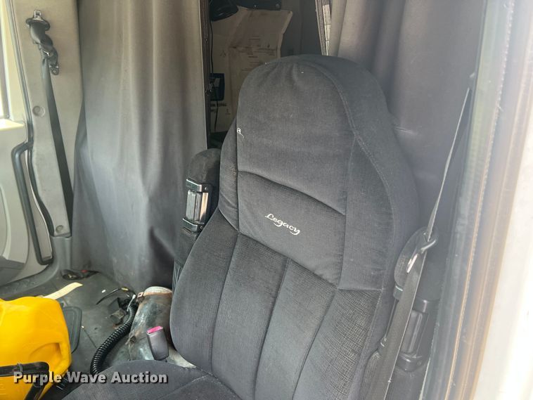 image for item DR5738 2009 International ProStar  semi truck