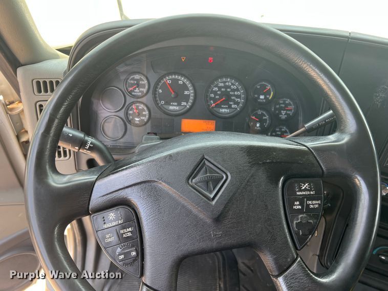image for item DR5738 2009 International ProStar  semi truck