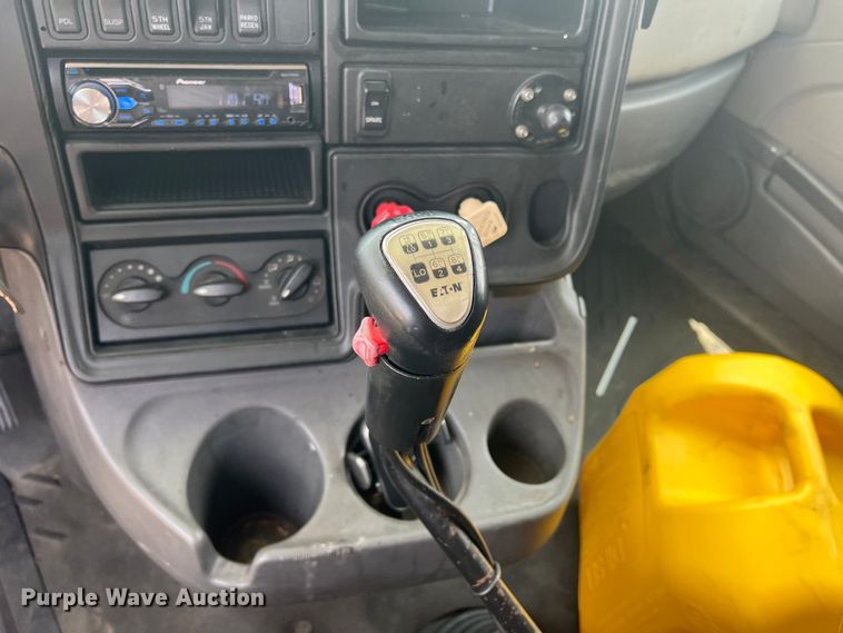 image for item DR5738 2009 International ProStar  semi truck