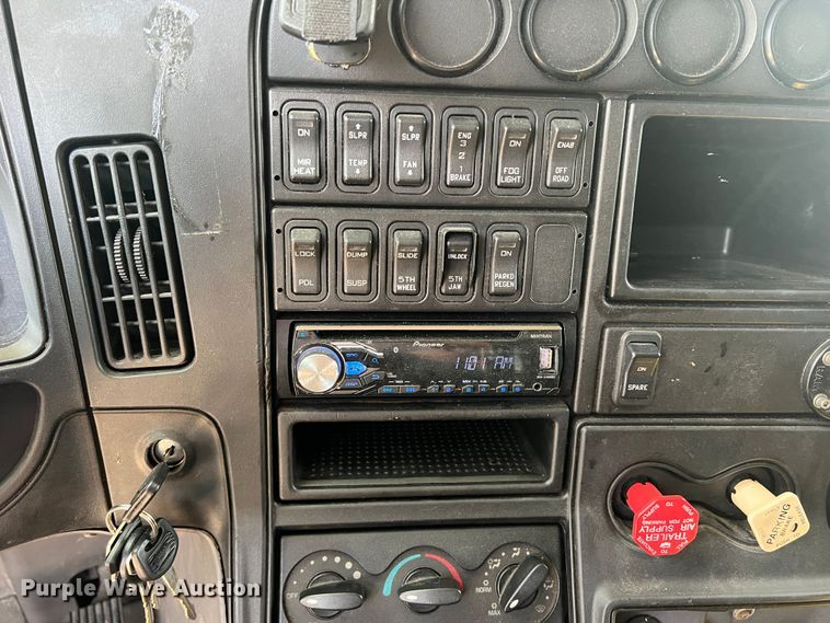 image for item DR5738 2009 International ProStar  semi truck