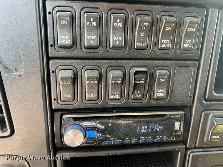 image for item DR5738 2009 International ProStar  semi truck