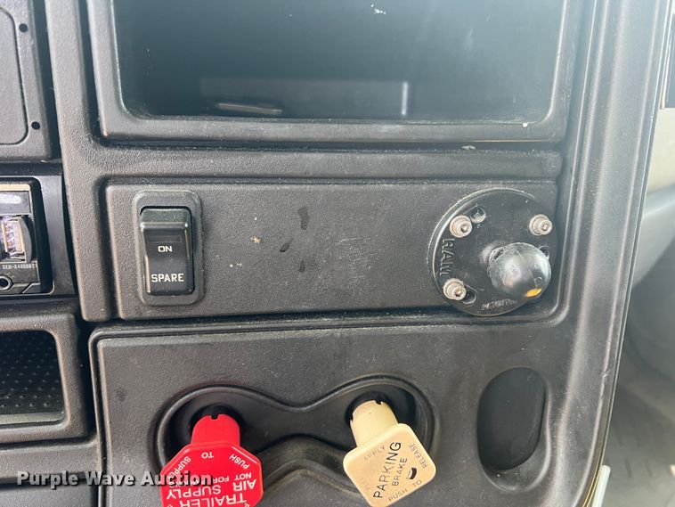 image for item DR5738 2009 International ProStar  semi truck