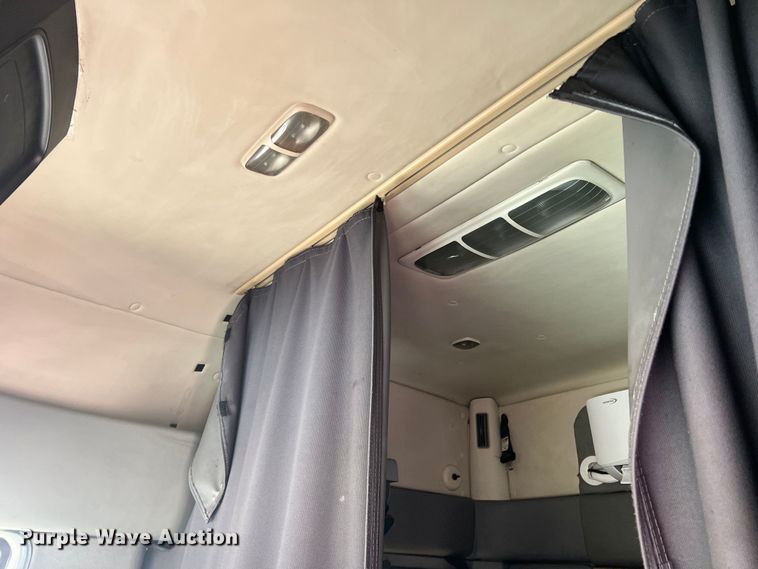 image for item DR5738 2009 International ProStar  semi truck