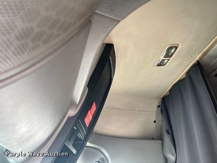 image for item DR5738 2009 International ProStar  semi truck