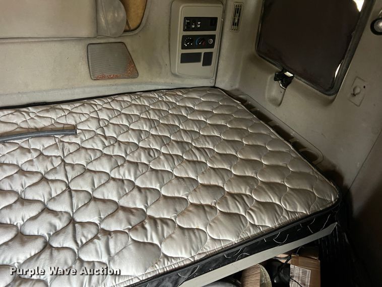 image for item DR5738 2009 International ProStar  semi truck