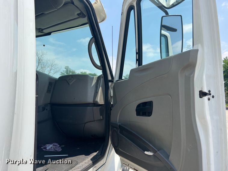 image for item DR5738 2009 International ProStar  semi truck