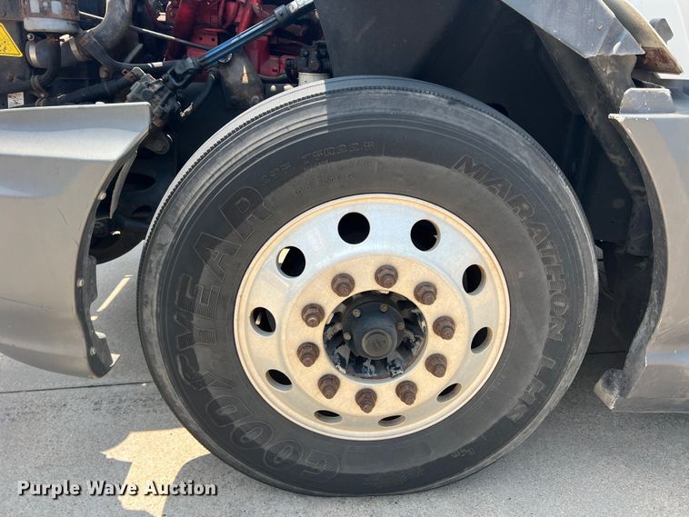 image for item DR5738 2009 International ProStar  semi truck