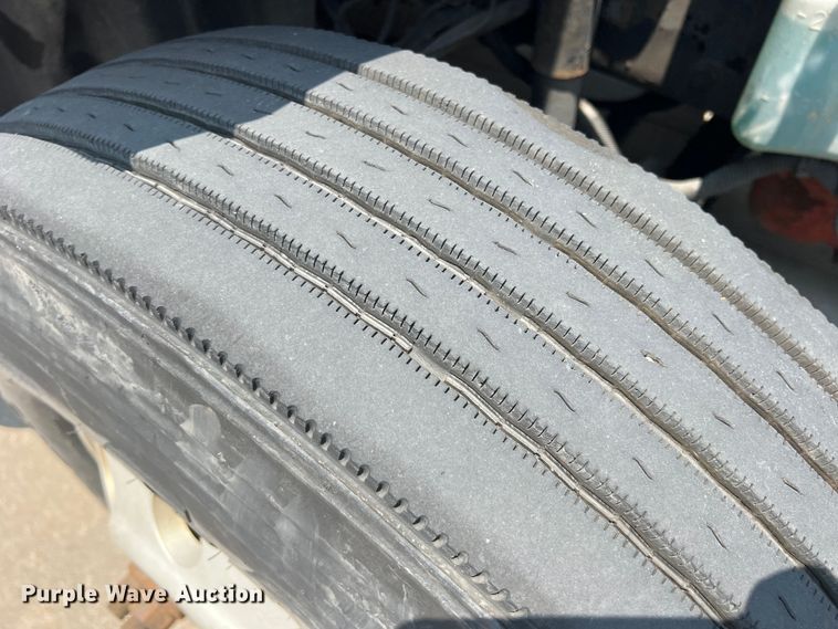 image for item DR5738 2009 International ProStar  semi truck