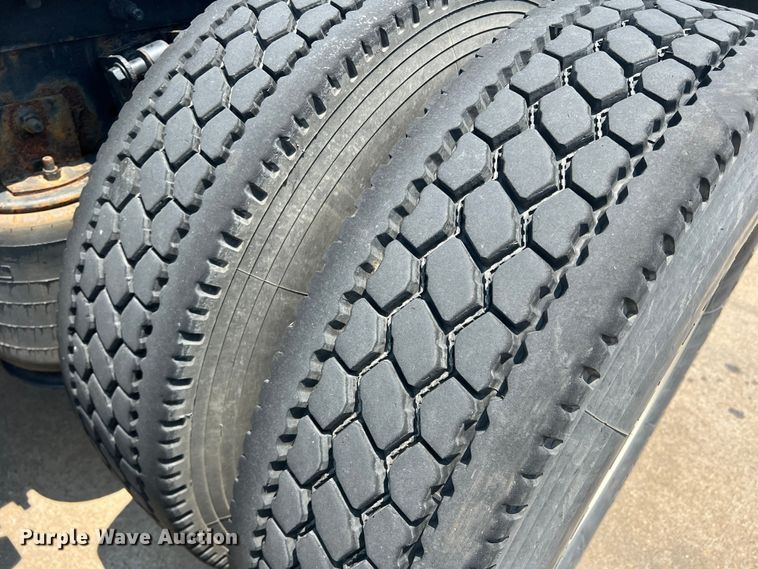 image for item DR5738 2009 International ProStar  semi truck