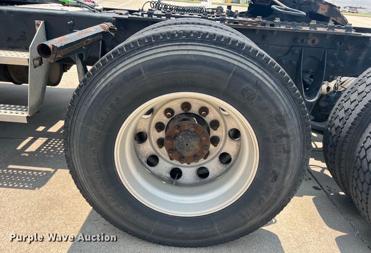 image for item DR5738 2009 International ProStar  semi truck