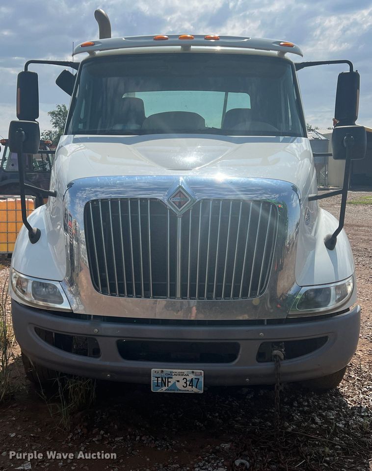 image for item DR5740 2011 International TranStar 8600  semi truck