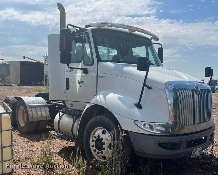 image for item DR5740 2011 International TranStar 8600  semi truck