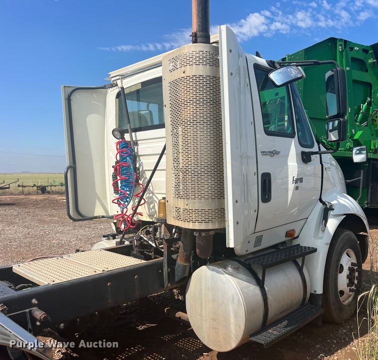 image for item DR5740 2011 International TranStar 8600  semi truck