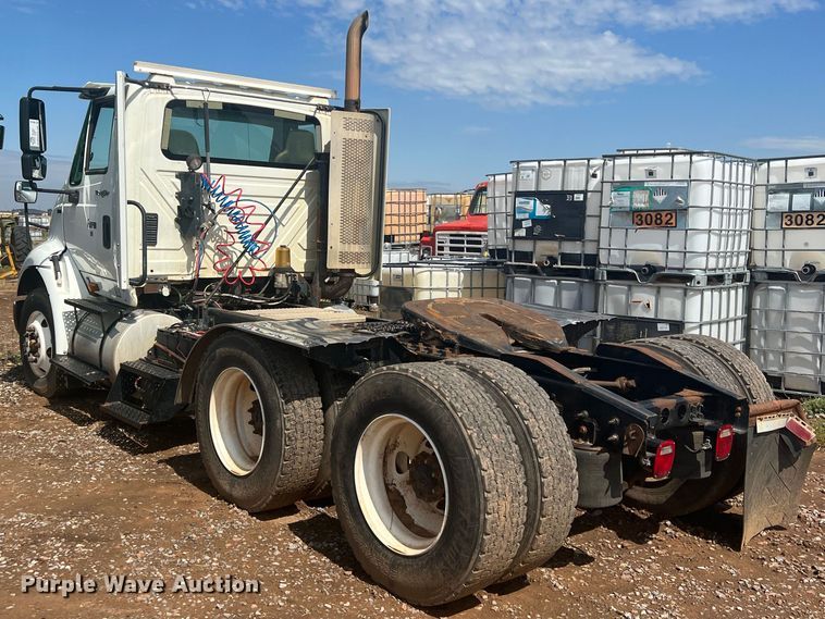 image for item DR5740 2011 International TranStar 8600  semi truck