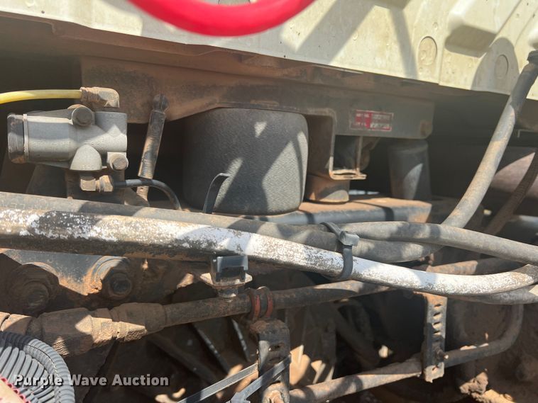 image for item DR5740 2011 International TranStar 8600  semi truck