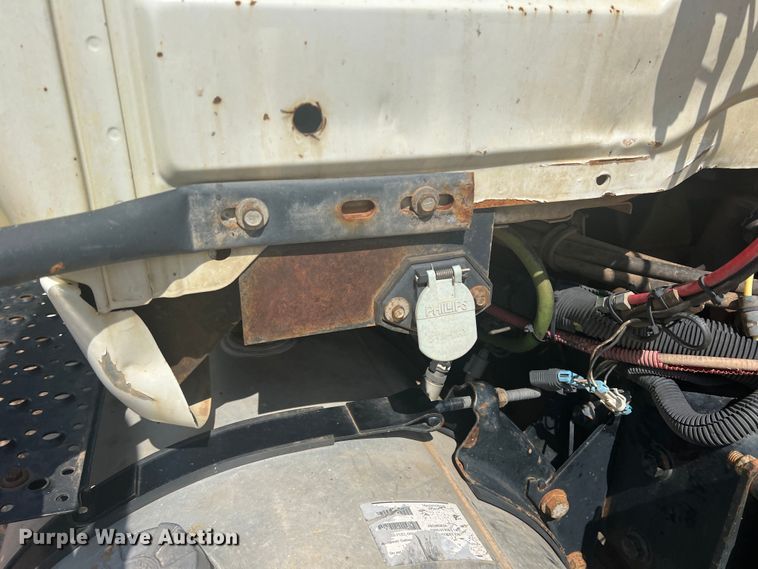 image for item DR5740 2011 International TranStar 8600  semi truck