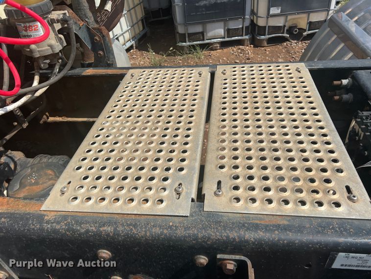 image for item DR5740 2011 International TranStar 8600  semi truck