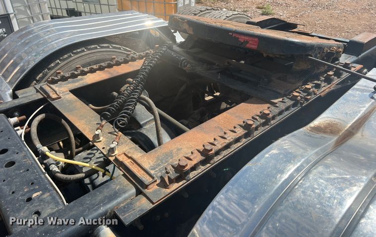 image for item DR5740 2011 International TranStar 8600  semi truck