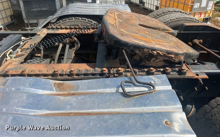 image for item DR5740 2011 International TranStar 8600  semi truck