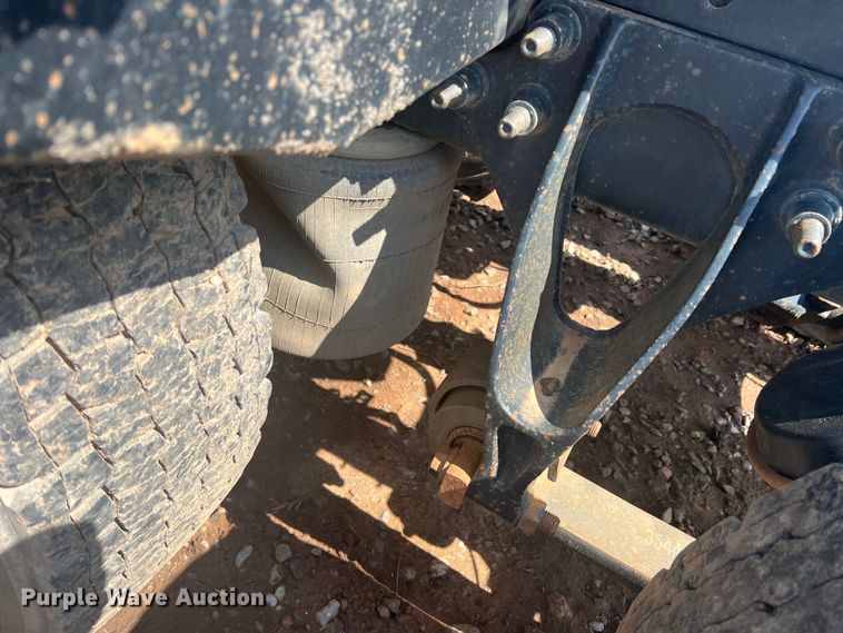 image for item DR5740 2011 International TranStar 8600  semi truck