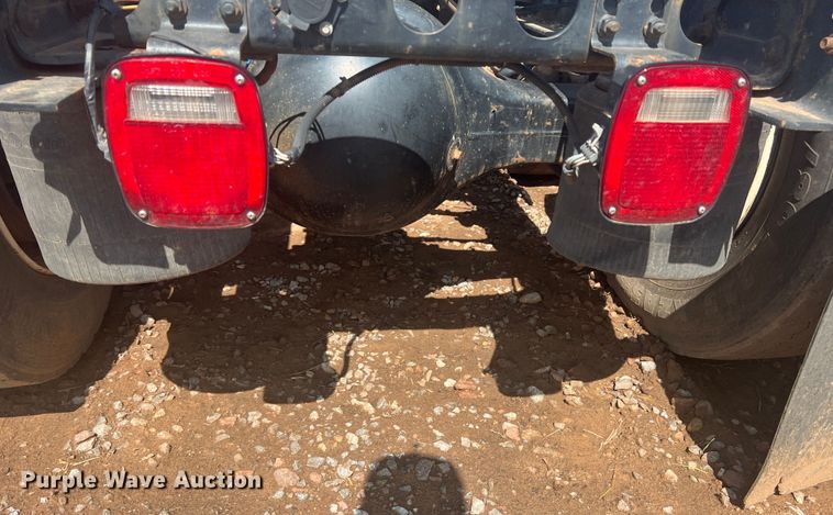 image for item DR5740 2011 International TranStar 8600  semi truck