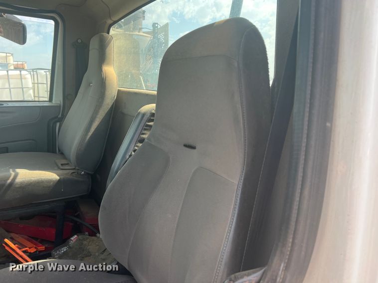 image for item DR5740 2011 International TranStar 8600  semi truck