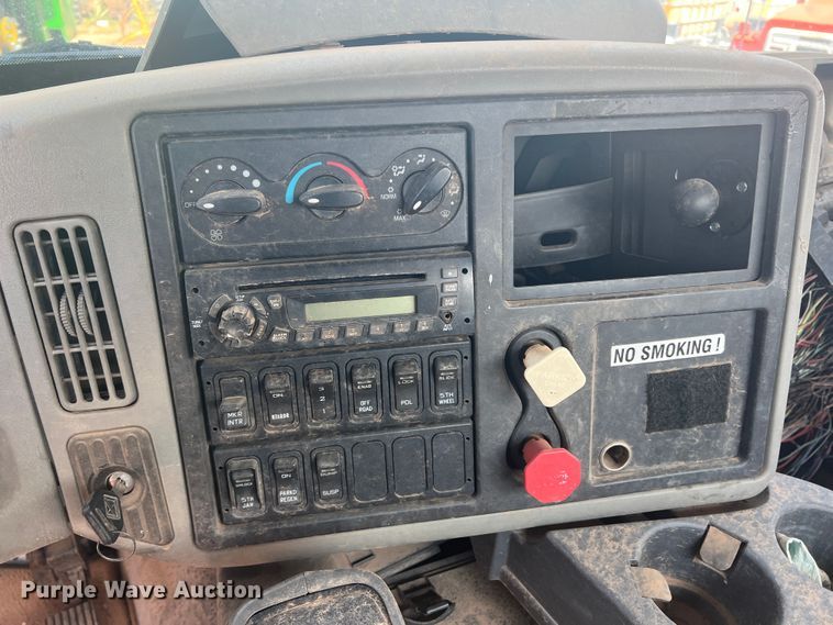 image for item DR5740 2011 International TranStar 8600  semi truck