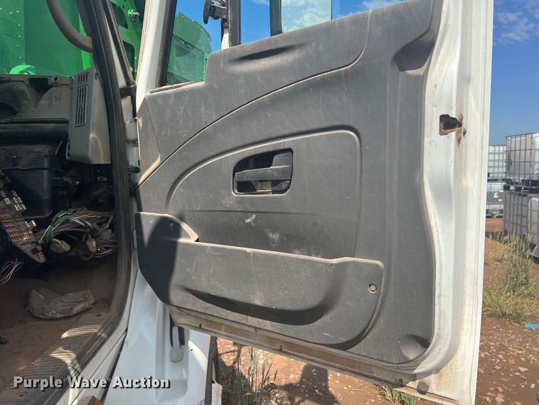 image for item DR5740 2011 International TranStar 8600  semi truck