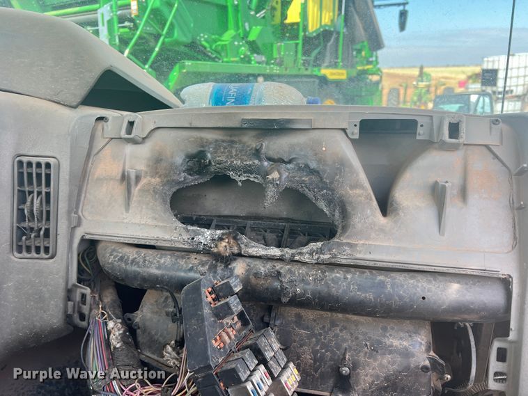 image for item DR5740 2011 International TranStar 8600  semi truck