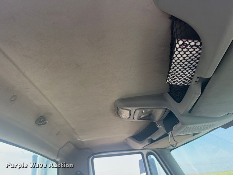 image for item DR5740 2011 International TranStar 8600  semi truck